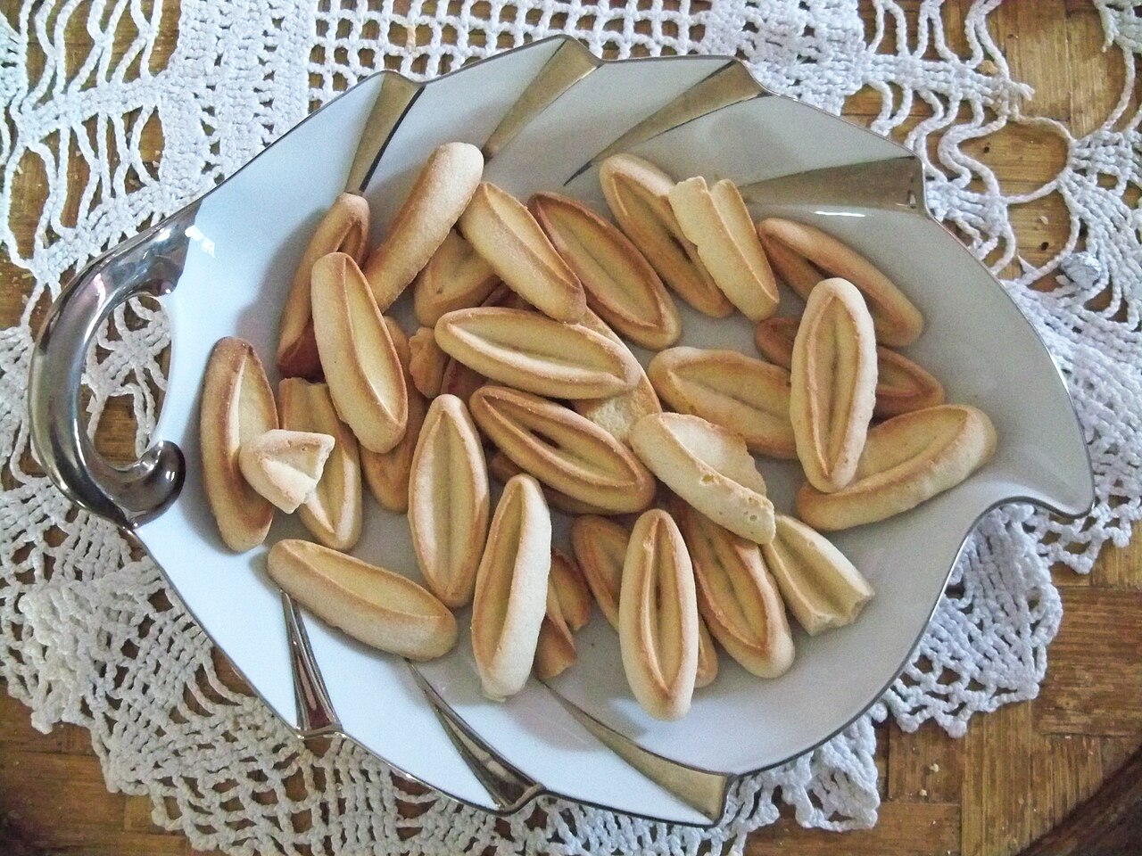 A dish of navettes, the boat-shaped orange blossom biscuits of Marseille